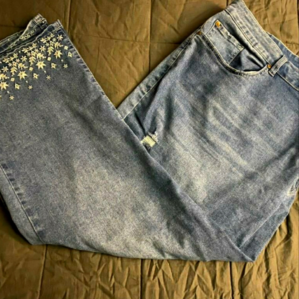 Avenue Crop Jeans Size 32